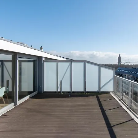 Penthouse In Belgium With Marina Views شقة